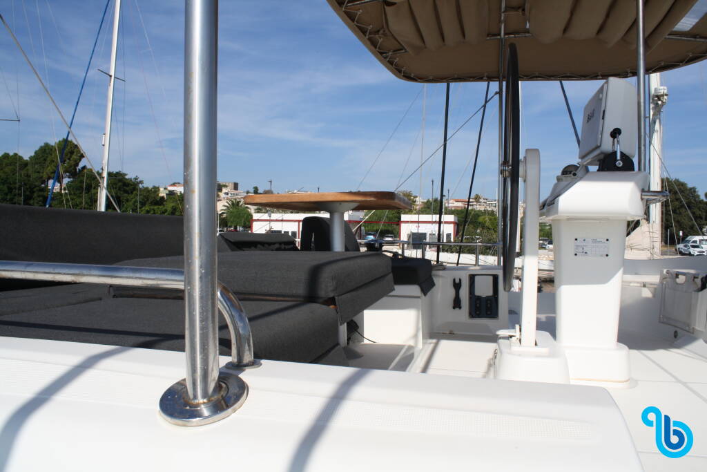 Lagoon 52F, Cala Luna - air conditioned -