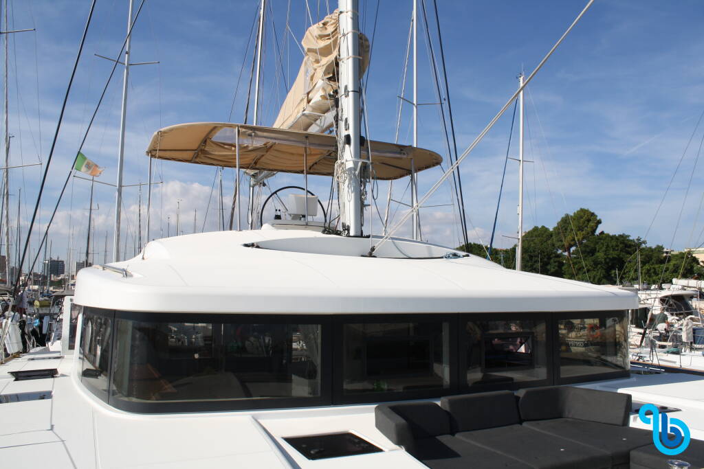 Lagoon 52F, Cala Luna - air conditioned -