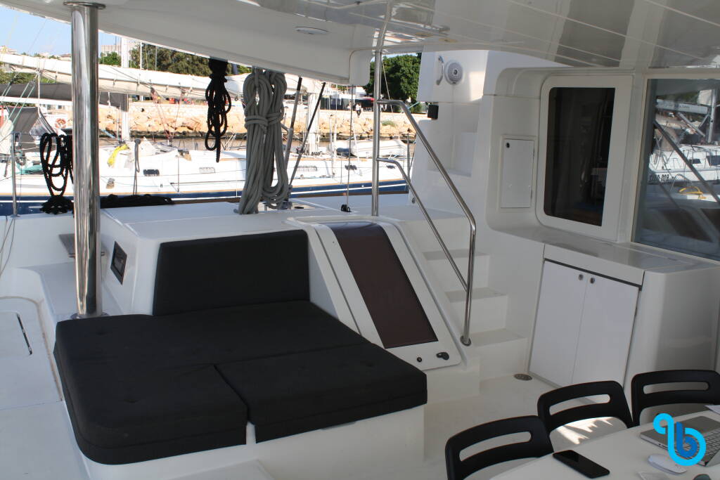 Lagoon 52F, Cala Luna - air conditioned -