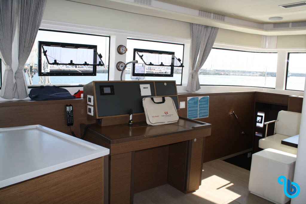 Lagoon 52F, Cala Luna - air conditioned -