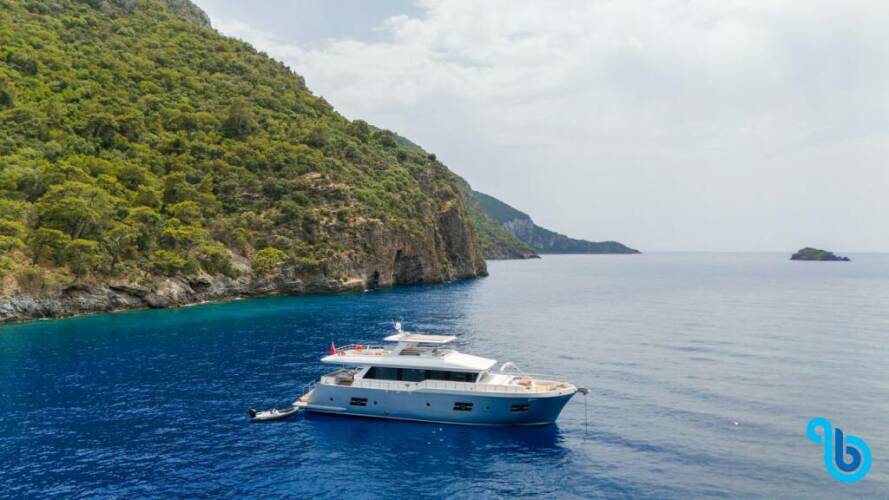 Lavin Luxusná motorová loď