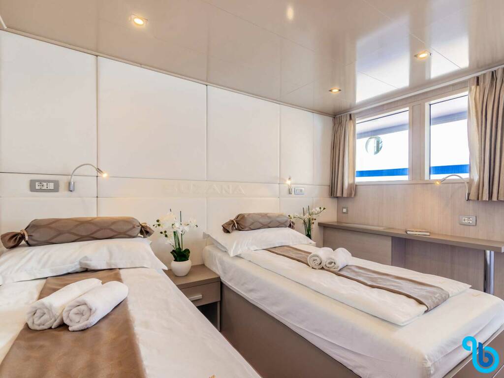 Luxury Motor Yacht, Suzana