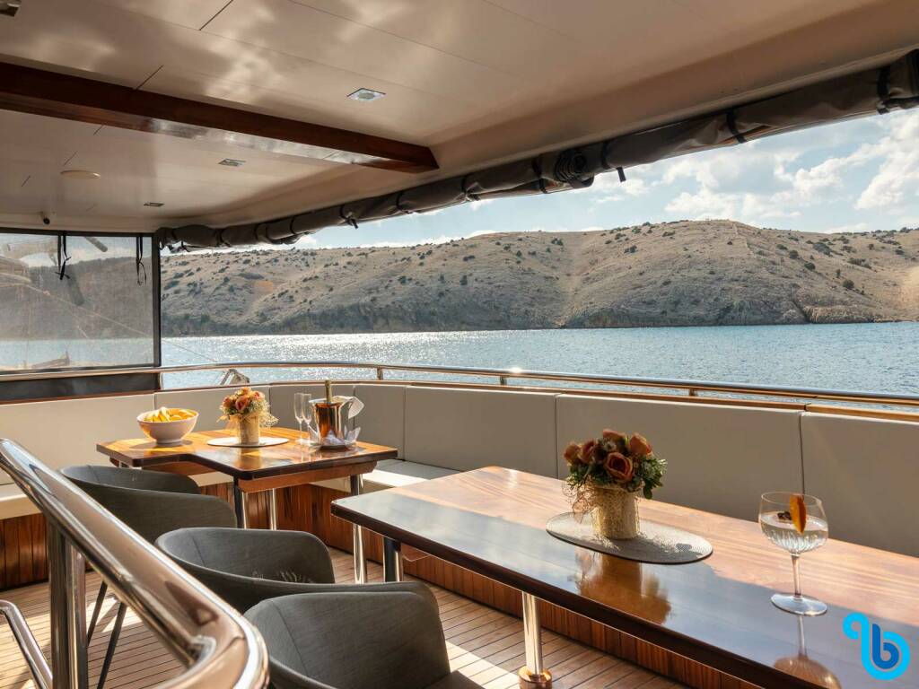 Luxury Motor Yacht, Suzana