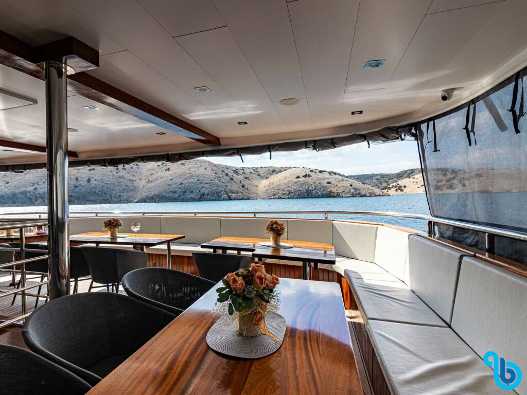 Luxury Motor Yacht, Suzana