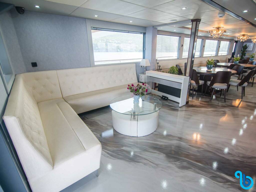 Luxury Motor Yacht, Diamond