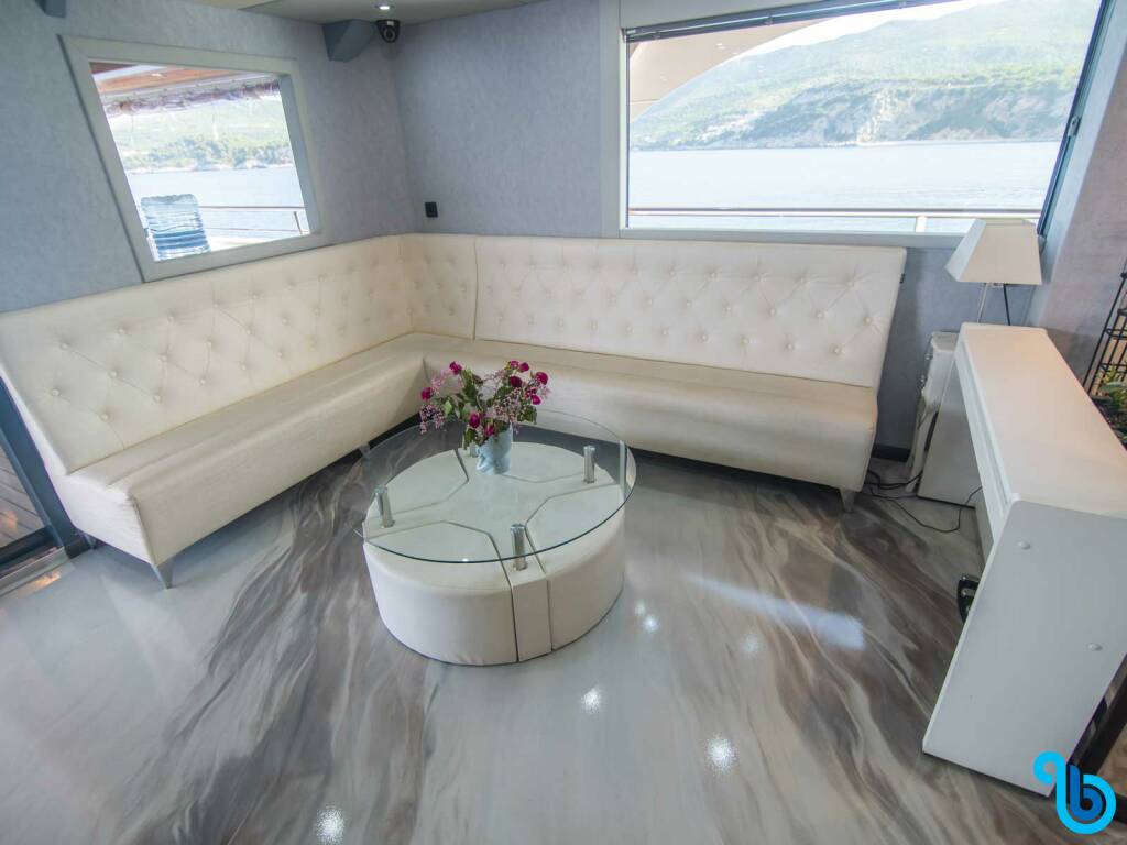 Luxury Motor Yacht, Diamond