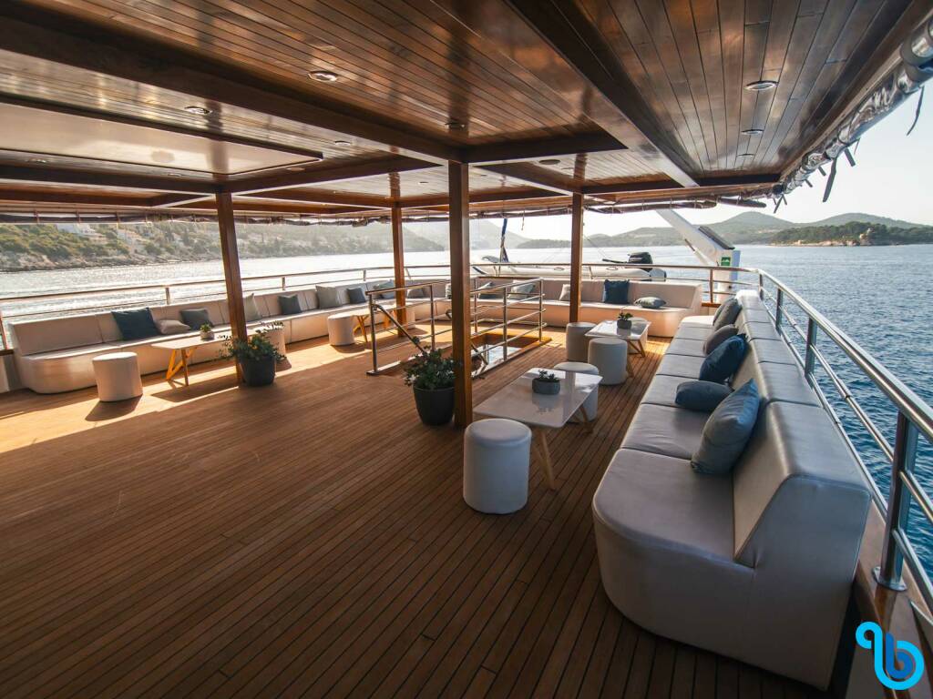 Luxury Motor Yacht, Diamond