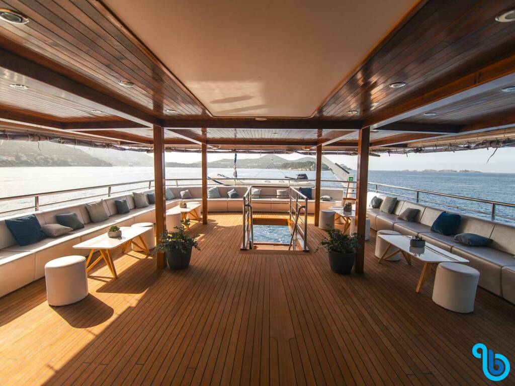 Luxury Motor Yacht, Diamond