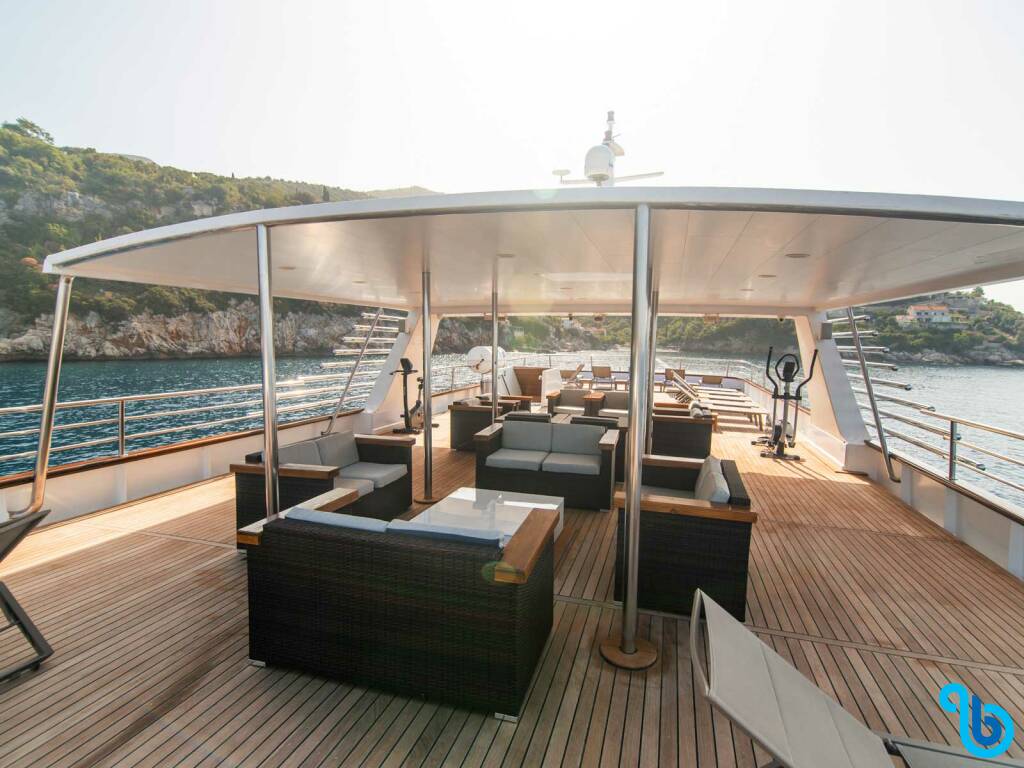 Luxury Motor Yacht, Diamond