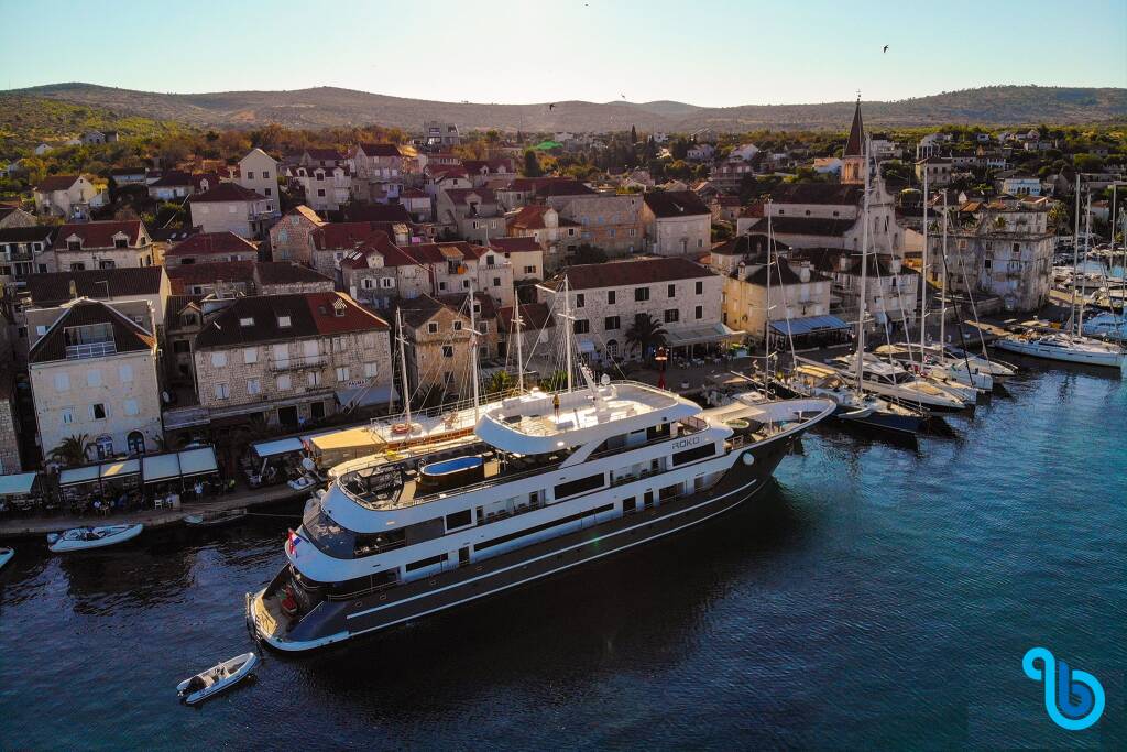 Luxury Motor Yacht, Roko