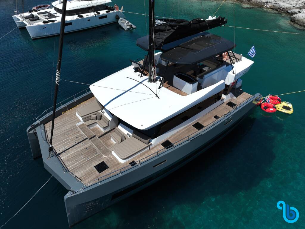 Moon Yacht 60, Moonlight