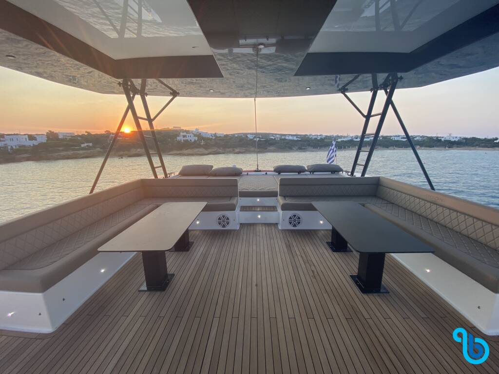 Moon Yacht 60, Moonlight