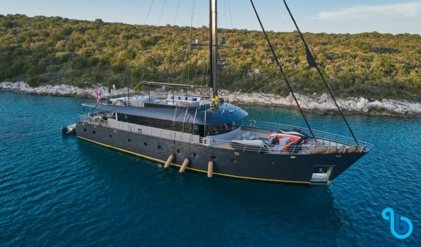 M/S Rara Avis Rara Avis