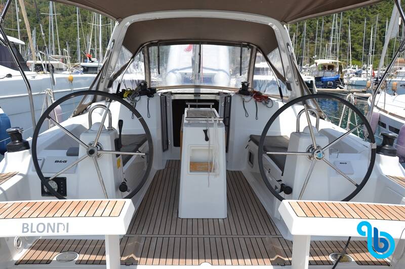 Oceanis 35, Blondi