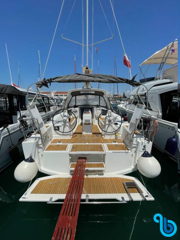 Oceanis 35.1, Caroline