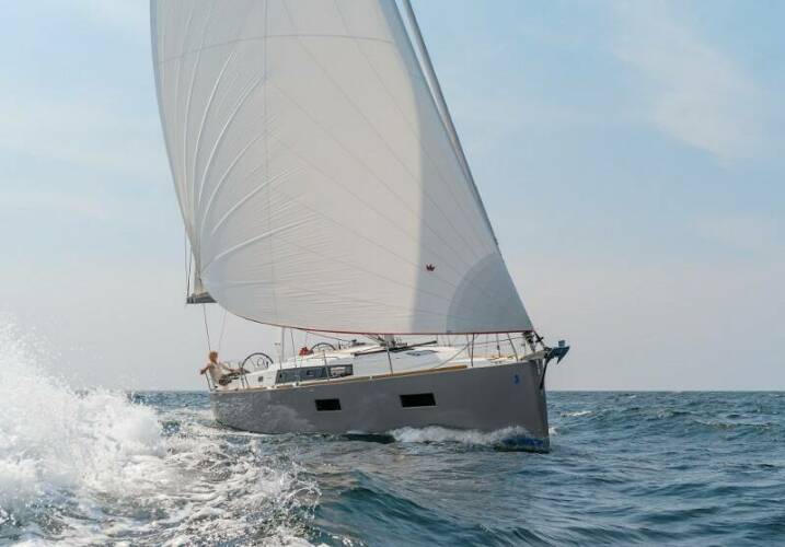 Oceanis 38, Caroline