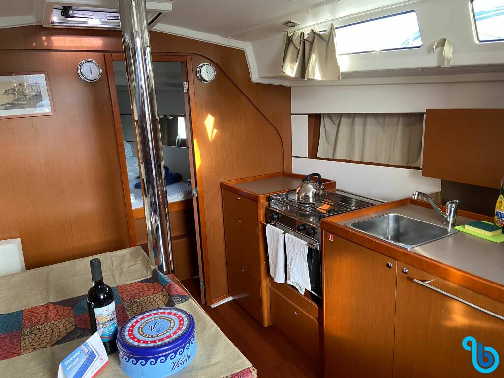 Oceanis 38, Caroline