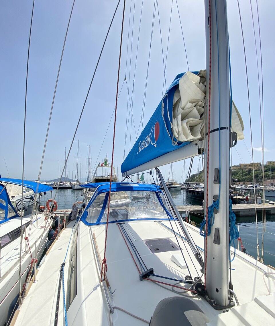 Oceanis 45, Bella