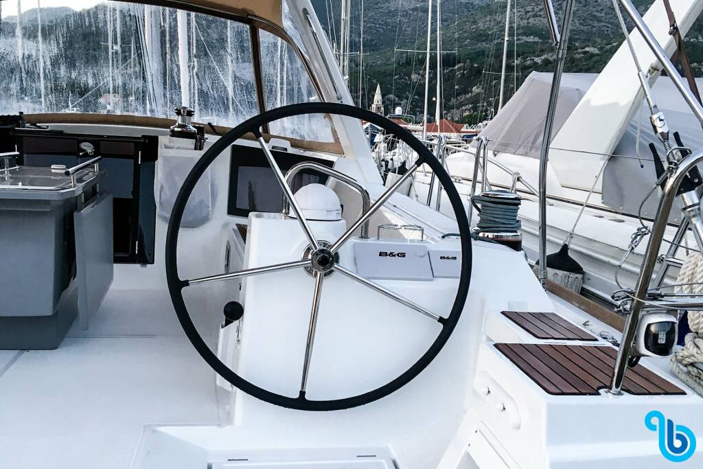 Oceanis 45, Slide