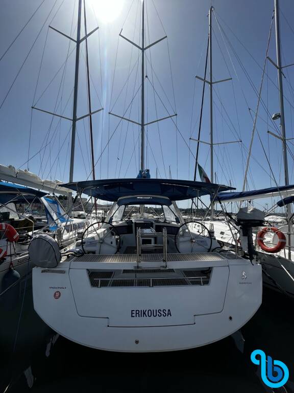 Oceanis 48, Erikoussa