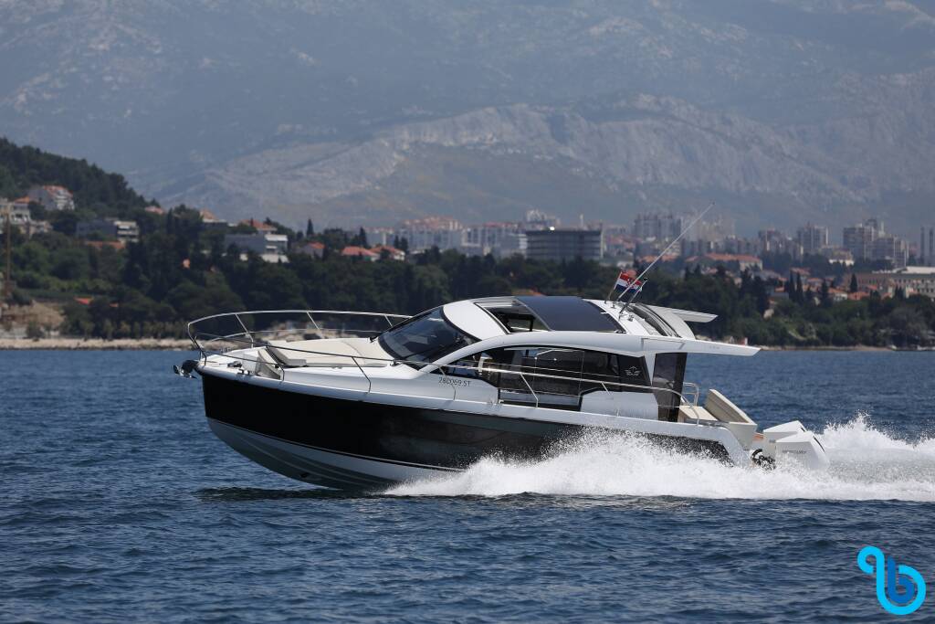 Sealine C335V, 