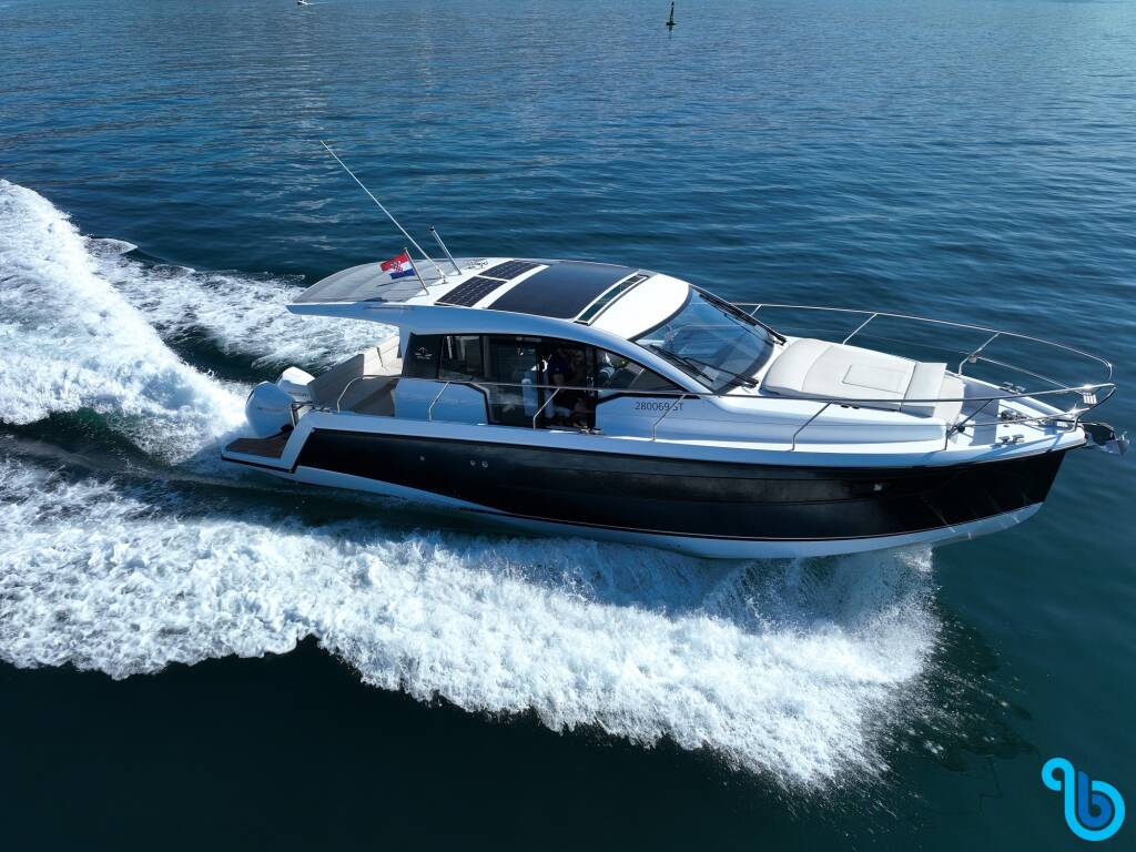 Sealine C335V, 