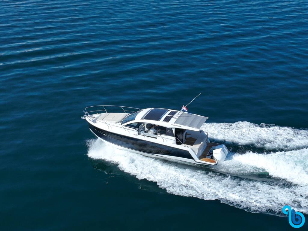 Sealine C335V, 