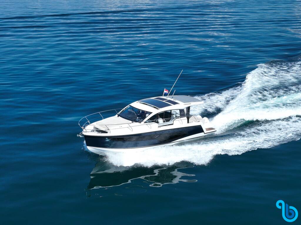 Sealine C335V, 