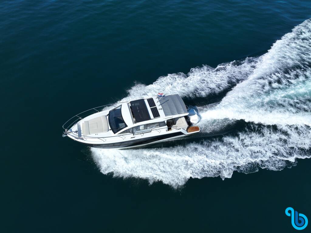 Sealine C335V, 