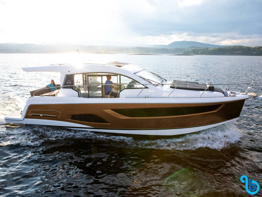 Sealine C390, Tireless