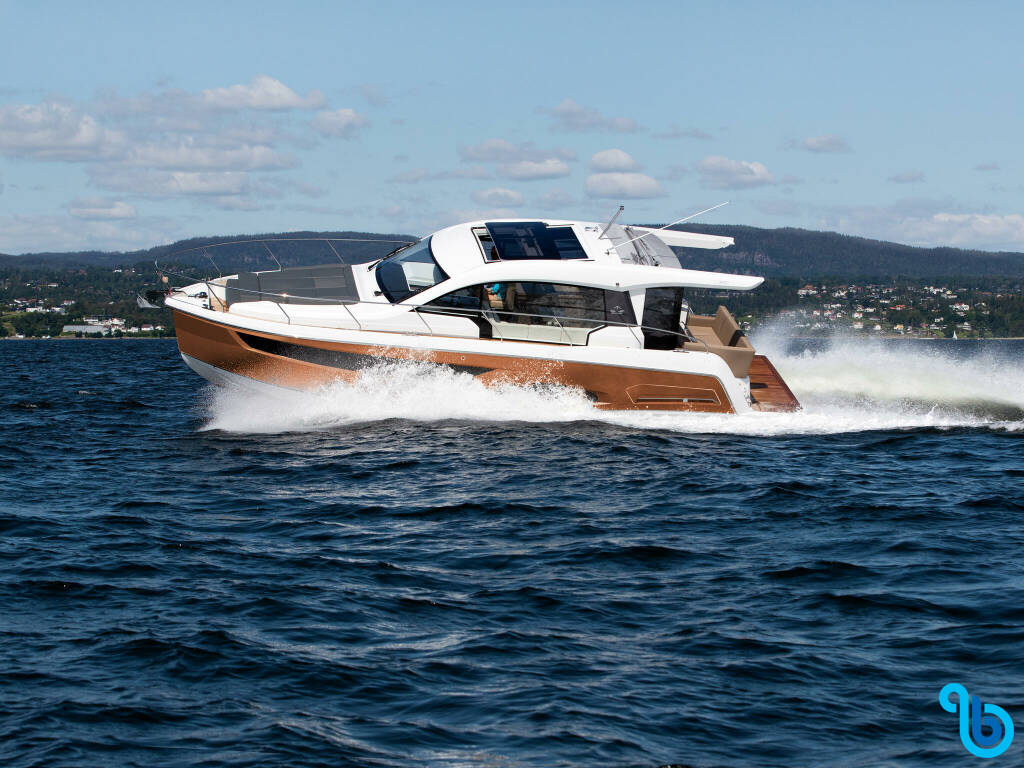 Sealine C390, Tireless