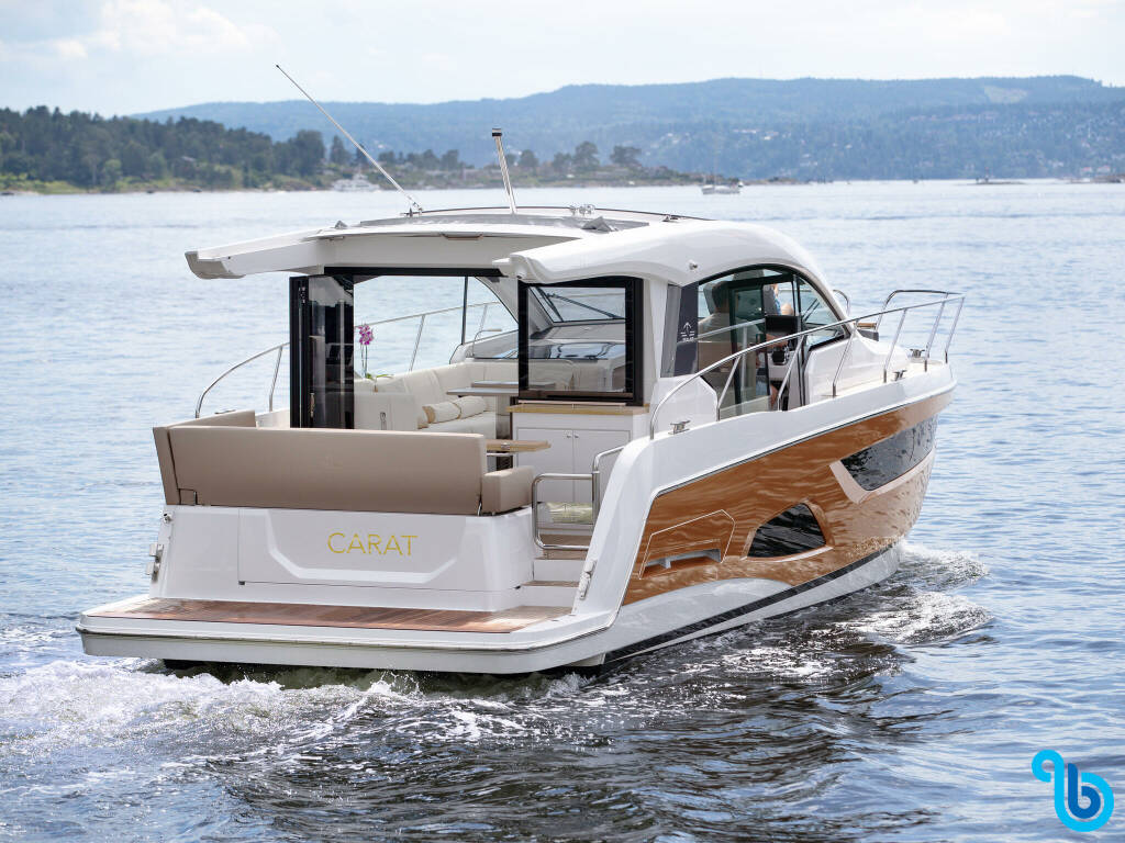 Sealine C390, Tireless