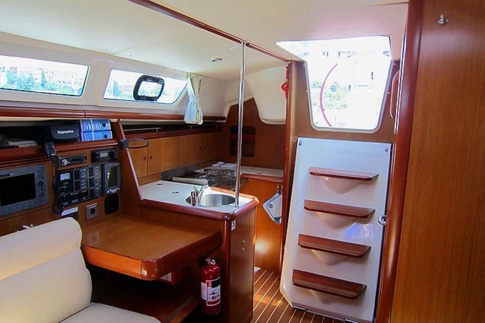 Sun Odyssey 32i, 