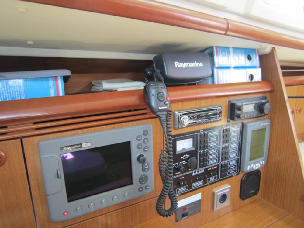 Sun Odyssey 32i, 