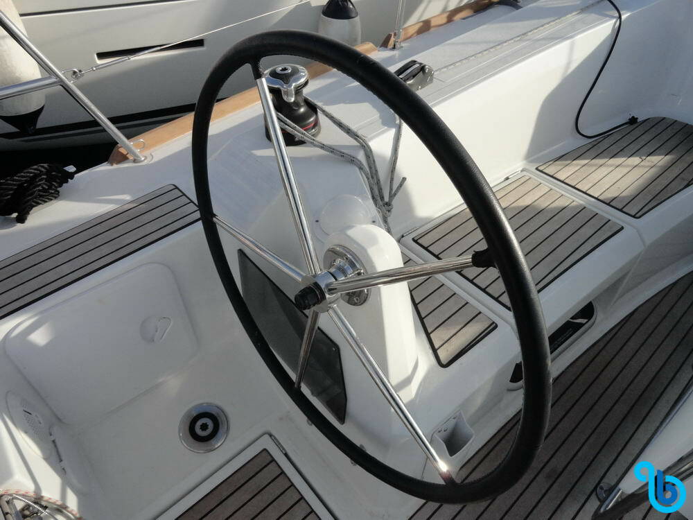 Sun Odyssey 349, 