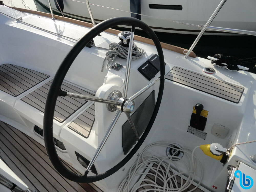 Sun Odyssey 349, 