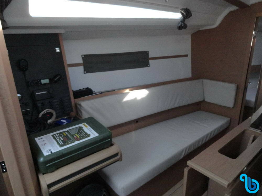 Sun Odyssey 349, 