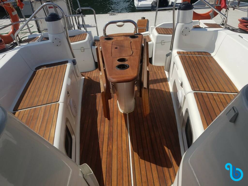 Sun Odyssey 39i, Juna