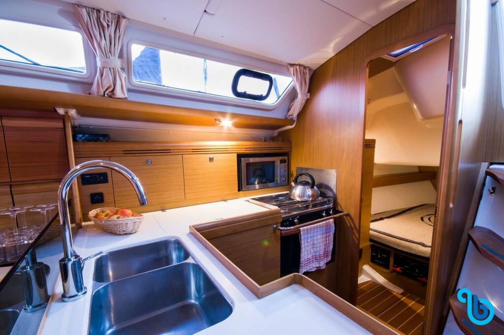 Sun Odyssey 39i, Juna