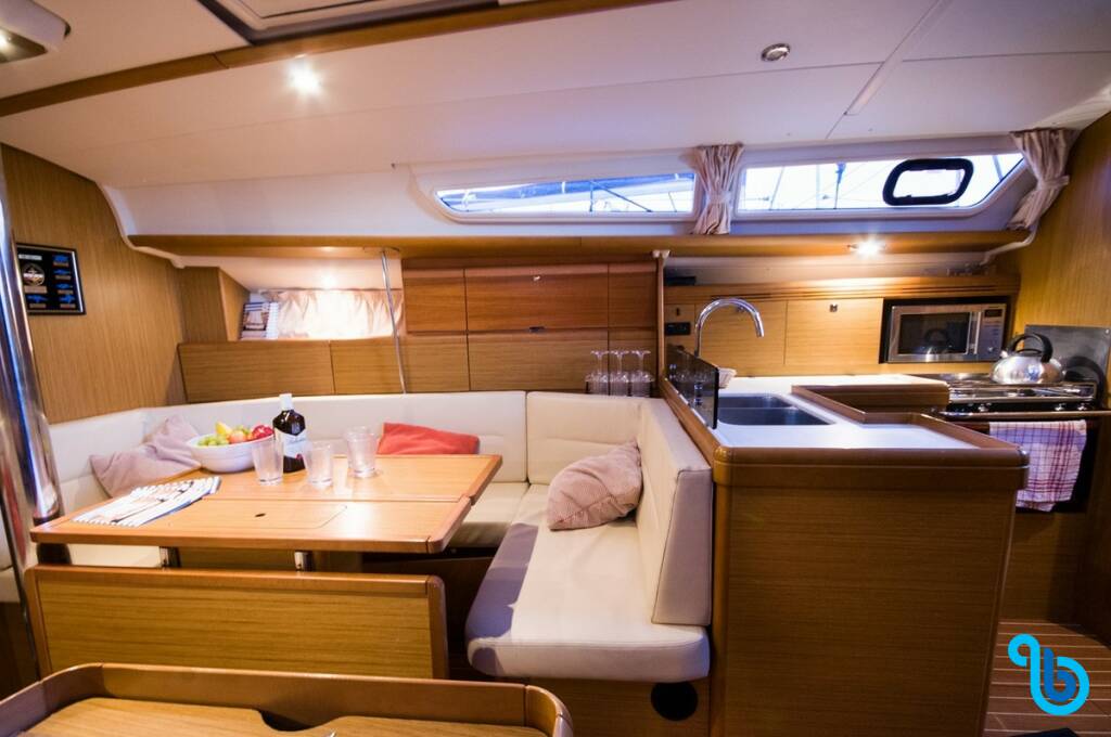 Sun Odyssey 39i, Juna