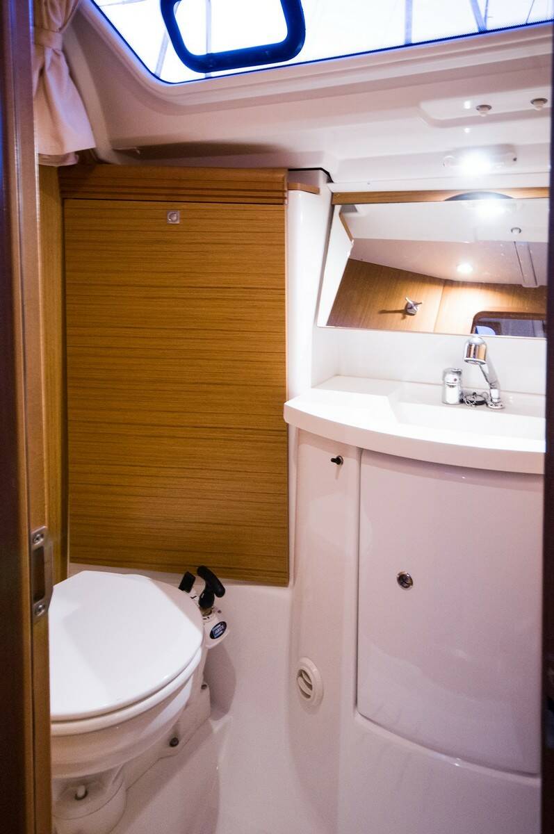 Sun Odyssey 39i, Juna