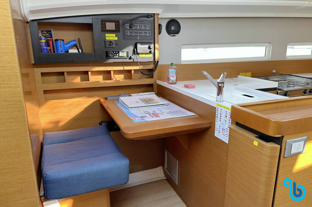 Sun Odyssey 410, Lara