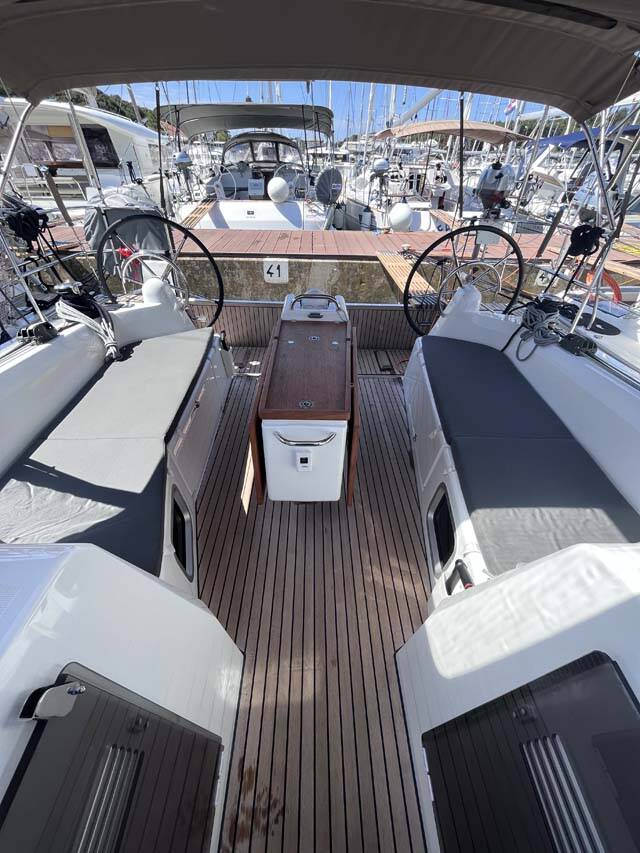 Sun Odyssey 410, Libra