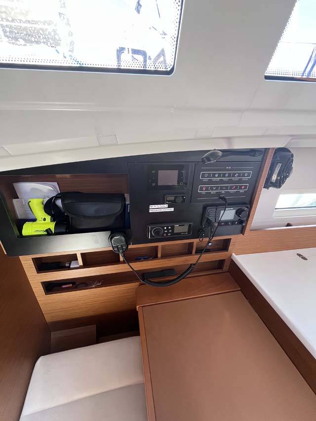 Sun Odyssey 410, Libra