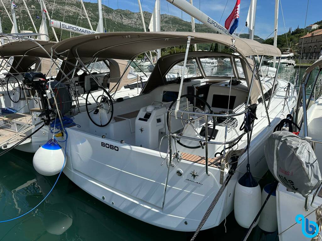 Sun Odyssey 410, Bobo