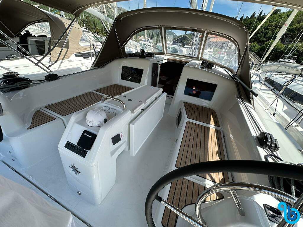 Sun Odyssey 410, Bobo