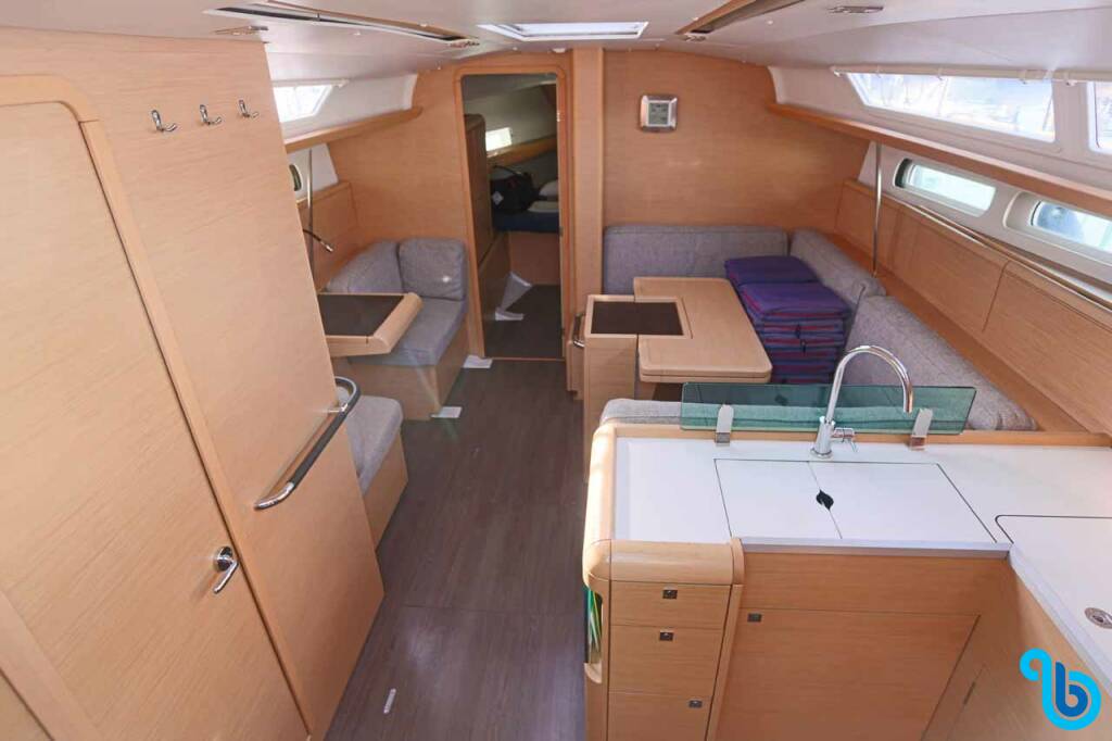 Sun Odyssey 419, 