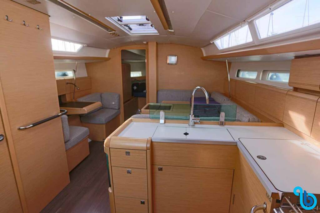 Sun Odyssey 419, 