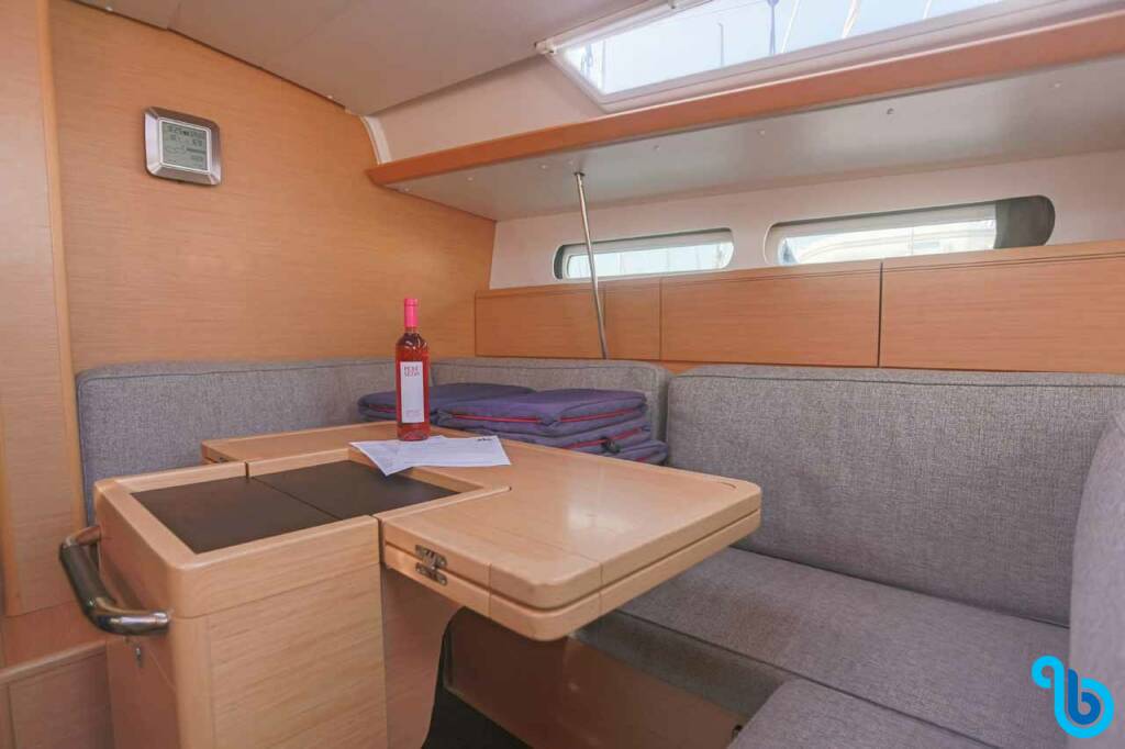 Sun Odyssey 419, 