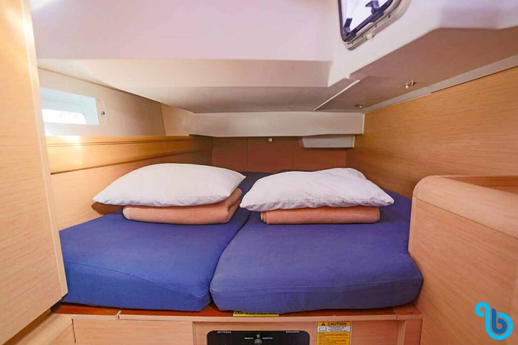 Sun Odyssey 419, 